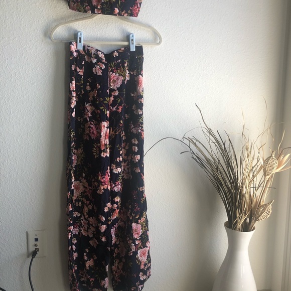 **SOLD** two piece navy floral crop top and pant - Picture 6 of 9